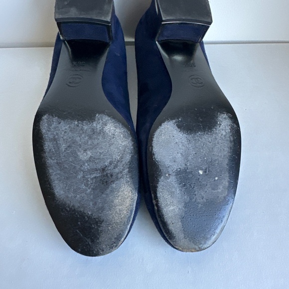 CHANEL Navy Blue Suede Heels - Picture 5 of 5